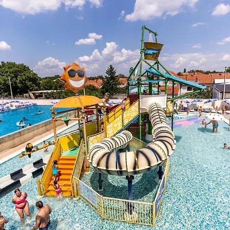 Garni Hollywoodland Wellness & Aquapark Szálloda 4*