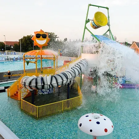 Garni Hollywoodland Wellness & Aquapark Szálloda 4*