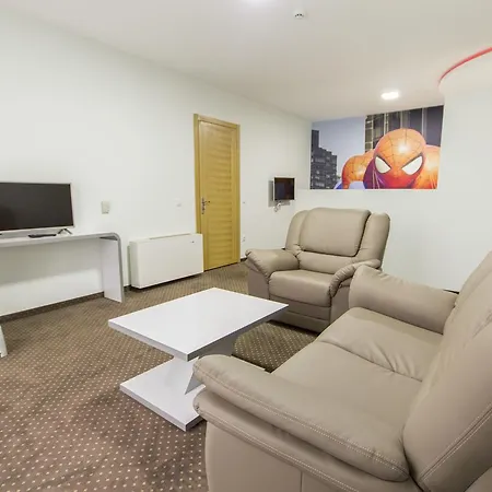 Garni Hollywoodland Wellness & Aquapark Hotel 4*